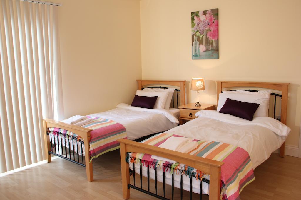 غالواي Donegan Court Aparthotel الغرفة الصورة